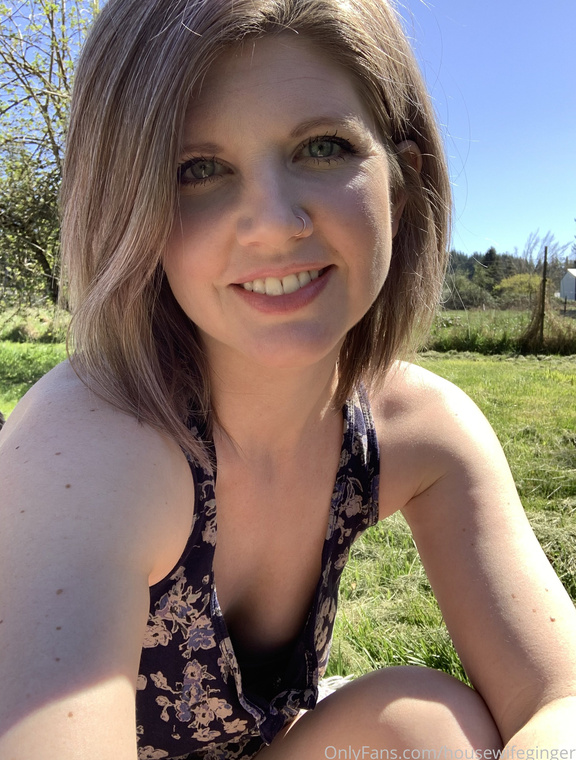 Housewife Ginger Onlyfans pictures